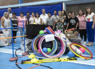 Cascallares y Fabiani entregaron 178 kits a instituciones educativas