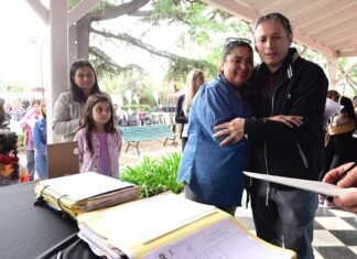 Fernando Gray participó de la firma de 316 escrituras de viviendas para vecinas y vecinos de Esteban Echeverría