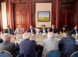 Kicillof encabezó una reunión con representantes de gremios y cámaras empresariales vinculadas al transporte