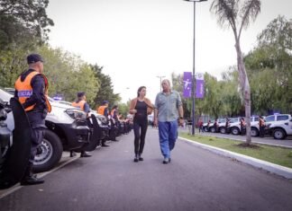 Quilmes: Mayra Mendoza entregó patrulleros con Sergio Berni, a quien elogió «por no esconderse tras un escritorio»