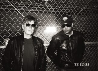 El bajista de The Smiths y el ex guitarrista de Happy Mondays forman nueva banda y presentan su nuevo lanzamiento ‘Strong Forever’