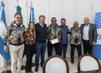 Cascallares y Fabiani junto a los excombatientes que viajan a las Islas Malvinas