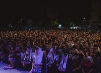 Miles de personas presenciaron el Vía Crucis en Adrogué