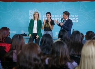 Conectar Igualdad: Mayra Mendoza y Axel Kicillof entregaron netbooks a estudiantes quilmeños