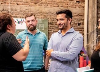 Lanús: Agustín Balladares junto a vecinas y vecinos en diferentes encuentros realizados en el distrito