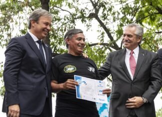 Pueblo y gobierno de Brown realizaron un emotivo homenaje a los Héroes de Malvinas