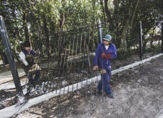 Cascallares recorrió las obras en la Quinta Carrillo donde ya colocan el cerco perimetral