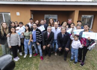 Alberto Fernández, Maggiotti, Cascallares y Fabiani concretaron una nueva entrega de viviendas en Barrio Lindo