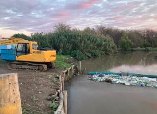 ACUMAR realizó tareas de limpieza en el arroyo Ortega de Echeverría