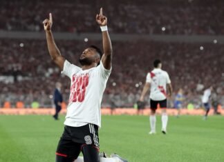 River le ganó a Boca sobre la hora, en un bochornoso final