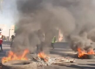 Denuncian a policías por robar dinero en un allanamiento y cortan 4 horas la Riccheri como protesta