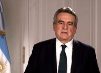 Agustín Rossi anunció su precandidatura