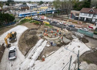 Con la construcción del pozo de bombeo, completan una nueva etapa clave del paso bajo nivel de Longchamps