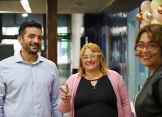 Agustín Balladares en un emotivo homenaje a mujeres lanusenses