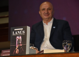 Nicolás Russo presentó el libro sobre sus 33 años como dirigente de Lanús