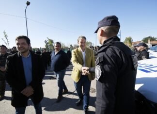 Almirante Brown presentó 300 nuevos efectivos, camionetas cero kilómetro y motos policiales