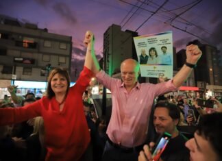 Grindetti con Bullrich en Banfield: «La doctrina Baradel le hizo mucho daño a la educación de la Provincia»