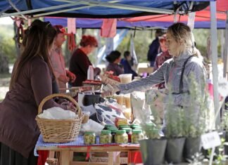 Encuentro de comercialización en Claypole y feria de productores rurales en la granja