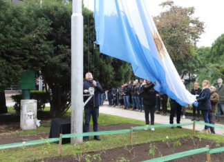 Fernando Gray en el acto por el Día de la Bandera