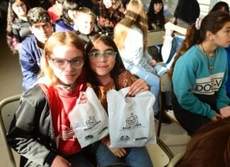 Programa EcheVERía: el Municipio entregó lentes a estudiantes de la Escuela Secundaria N°11