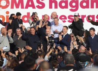 Rodríguez Larreta y Santilli en Lomas junto a Viñuales: “Se acaba la jubilación de hambre y a los comerciantes vamos a bajarle los impuestos”