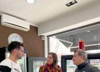 La precandidata a Intendente Florencia Retamoso sigue recorriendo Almirante Brown