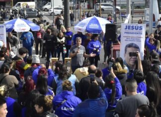 Jesús Escobar, precandidato a presidente por Libres del Sur de campaña en Lanús: “Voy a congelar los precios por un año para frenar la inflación”