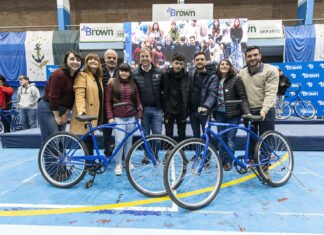 Cascallares entregó 2150 bicicletas a estudiantes de escuelas secundarias y técnicas de Brown