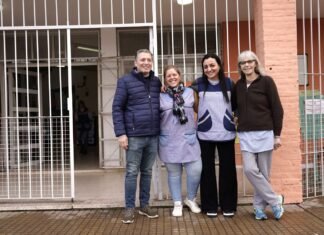 El Jagüel: Fernando Gray recorrió escuelas, una Unidad Sanitaria y dialogó con vecinas y vecinos del barrio Montana