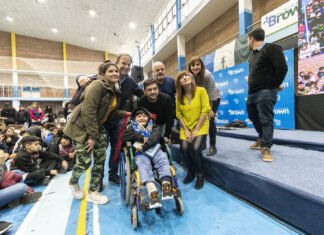 Cascallares y Fabiani entregaron 3 mil tablets a estudiantes de escuelas primarias y especiales