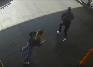 Salidera bancaria en Banfield: motochorros le arrancaron un bolso con medio millón de pesos a una mujer