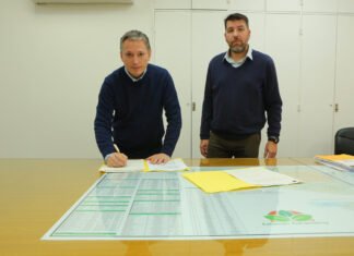 Barrio Coca Cola: Fernando Gray firmó el reglamento de copropiedad que permitirá que las familias puedan obtener las escrituras de sus viviendas