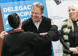 Cascallares y Fabiani entregaron carnets de cursos de manipulación de alimentos a gastronómicos