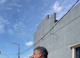 Edgardo Depetri en asamblea del Ministerio de Obras Públicas con trabajadores de Lanús