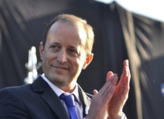 Para evitar un costo político, renunció Martín Insaurralde como Jefe de Gabinete bonaerense