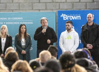 Entregaron escrituras a familias de Glew, Calzada, Ministro Rivadavia, Longchamps, Malvinas Argentinas, Don Orione y San José
