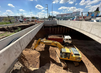Excavan por debajo de la rotonda «Los Pinos» abriendo el viaducto de Ruta 4