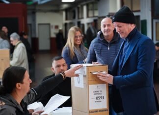 Sin señales del exjefe de Gabinete en el Balmoral de Lomas: «No lo esperen, Insaurralde no viene a votar»