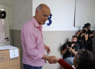 El voto de Grindetti en Lanús Oeste: «Que sea una elección histórica»