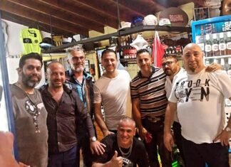 Charla de Julián Álvarez con vecinos en el club Mineirao