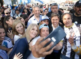 Axel Kicillof y Mariano Cascallares encabezaron una multitudinaria recorrida por Brown