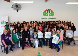 Echeverría: el Municipio continúa con la entrega de kits para los cursos de la Escuela Municipal de Artes y Oficios