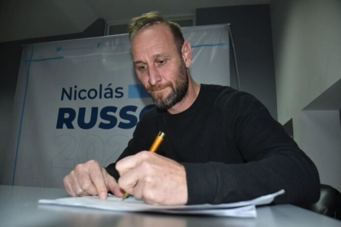 Tengo+el+orgullo+de+acompañar+a+@russonicolasok+como+primer+precandidato+a+Concejal+en+mi+ciudad+de+Lanús.Debemos+construir+un+Lanús+con+perspectiva+hacia+el+trabajo+y+la+producción.Nicolás+representa+valores,+pe (1)