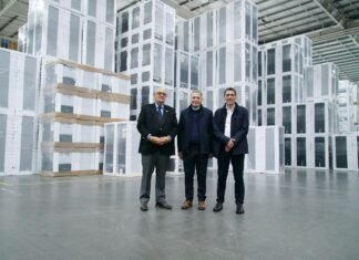 Fernando Gray y José Ignacio de Mendiguren recorrieron el centro de distribución de Frávega en Echeverría