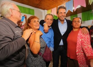 Sergio Massa visitó un centro de jubilados en Monte Grande y se comprometió por un sistema previsional «más fuerte»