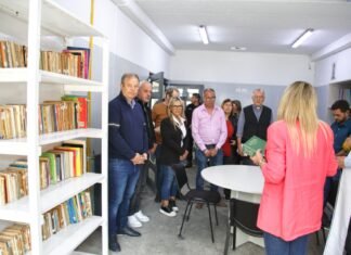 Cascallares, Fabiani y Monseñor Lugones recorrieron la nueva biblioteca de la Alcaidía de Burzaco