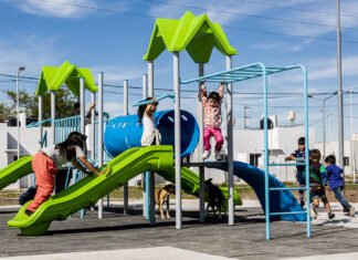 Brown: presentan un nuevo parque con equipamiento y modernos juegos