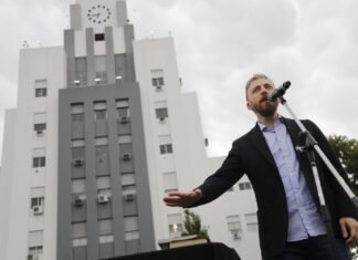 En su asunción como intendente de Lomas de Zamora, Federico Otermín reconoció a Martín Insaurralde e hizo un llamado a «construir una gestión con todos»