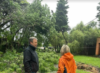 Cascallares monitoreó el temporal y acompañó en la calle a los equipos del Municipio de Brown