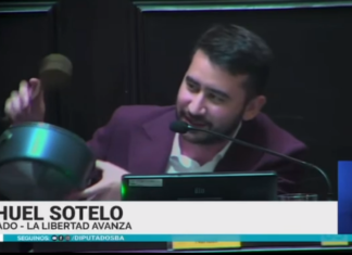 Diputado libertario Nahuel Sotelo hace cacerolazo contra Kicillof en plena sesión